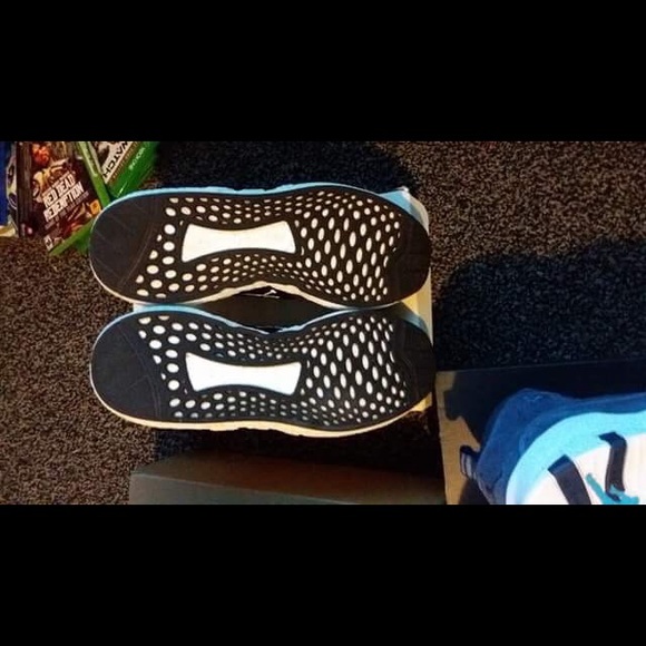 Adidas yeezy boost 350 v2 new 100% authentic - Picture 8 of 8